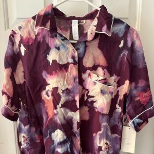 Multi-color pajama top; short sleeve; “simply cool fabric (Lyocell).